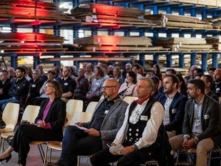 In Landquart verlieh Graubünden Holz den Sonderpreis «ZusammenWachsen».