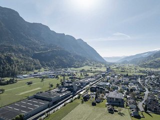 Sicht über das Gelände der Flumroc AG Richtung Mels-Sargans. 
