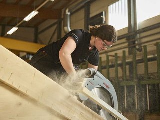 Junge Frauen sollen für den Holzbau begeistert werden.